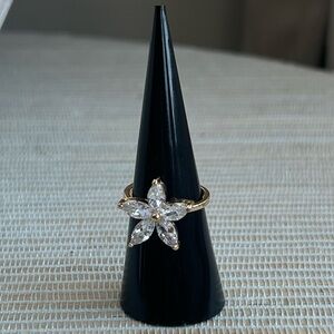 Silver clear stoned floral gold ring- size 7